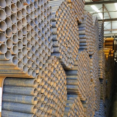 Čierna rúra z mäkkej ocele